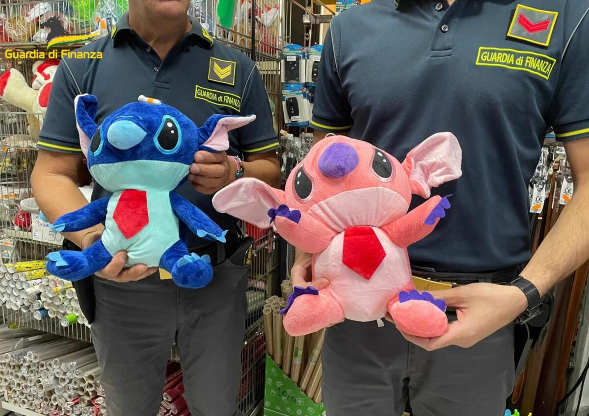 OPERAZIONE GDF: SEQUESTRATI 142 CUSCINI CONTRAFFATTI A PATERNÒ E OLTRE 58.000 ARTICOLI IN TUTTA LA PROVINCIA DI CATANIA. DENUNCIATI 4 CITTADINI CINESI E 6 ITALIANI - 