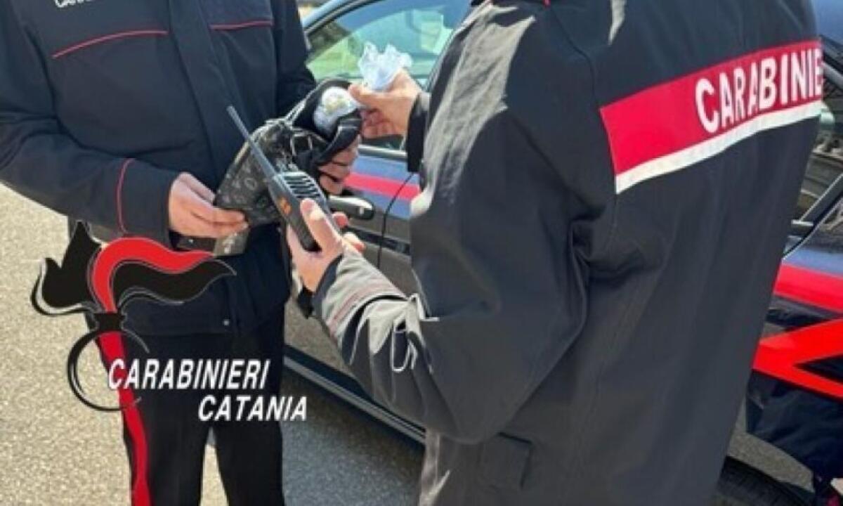 MISTERBIANCO. CARABINIERE LIBERO DAL SERVIZIO SORPRENDE UNO SPACCIATORE E LO ARRESTA - 