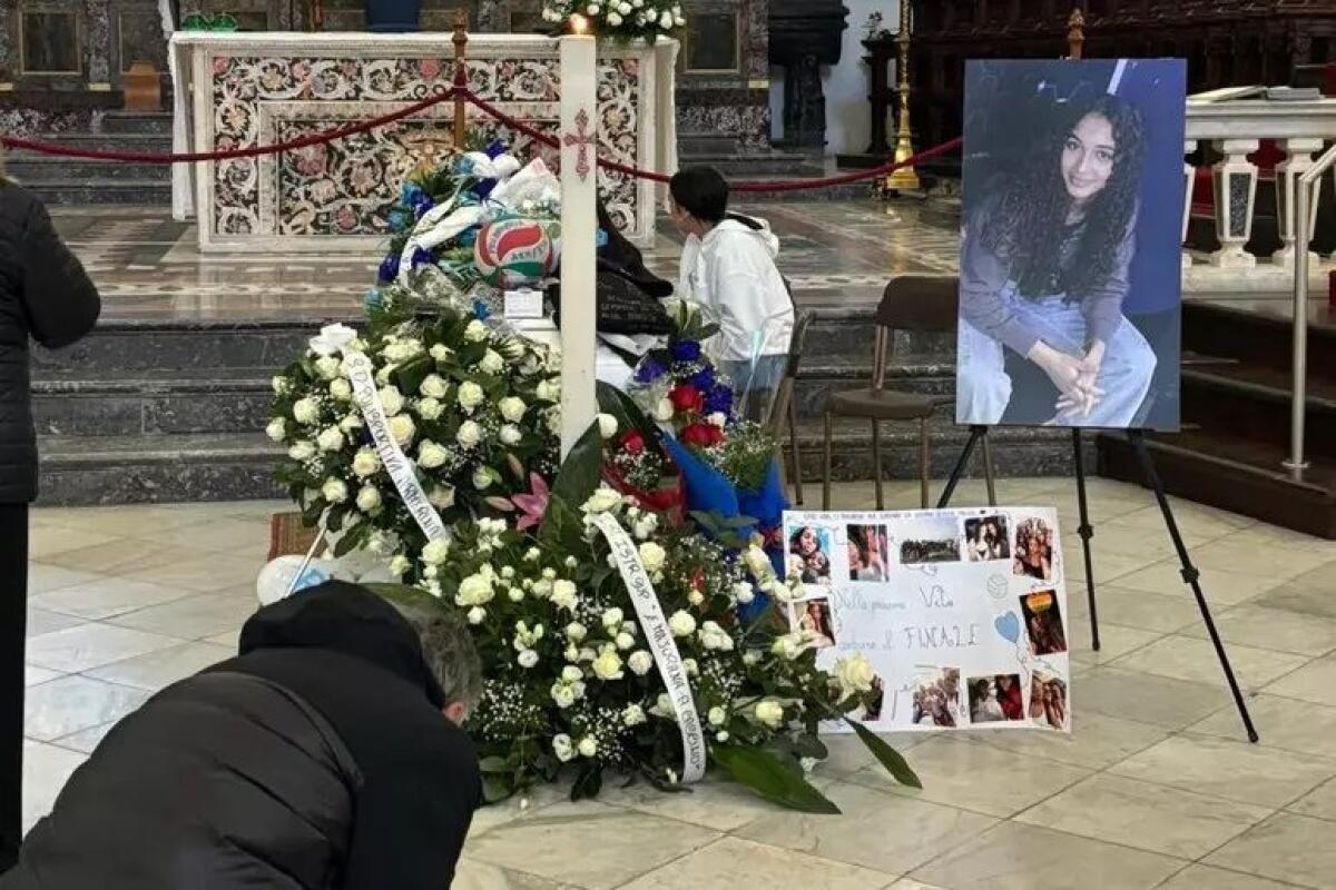 LA RAGAZZINA QUINDICENNE TROVATA IMPICCATA A PIAZZA ARMERINA. LA MADRE: "È STATA UCCISA E SO CHI È STATO" - 