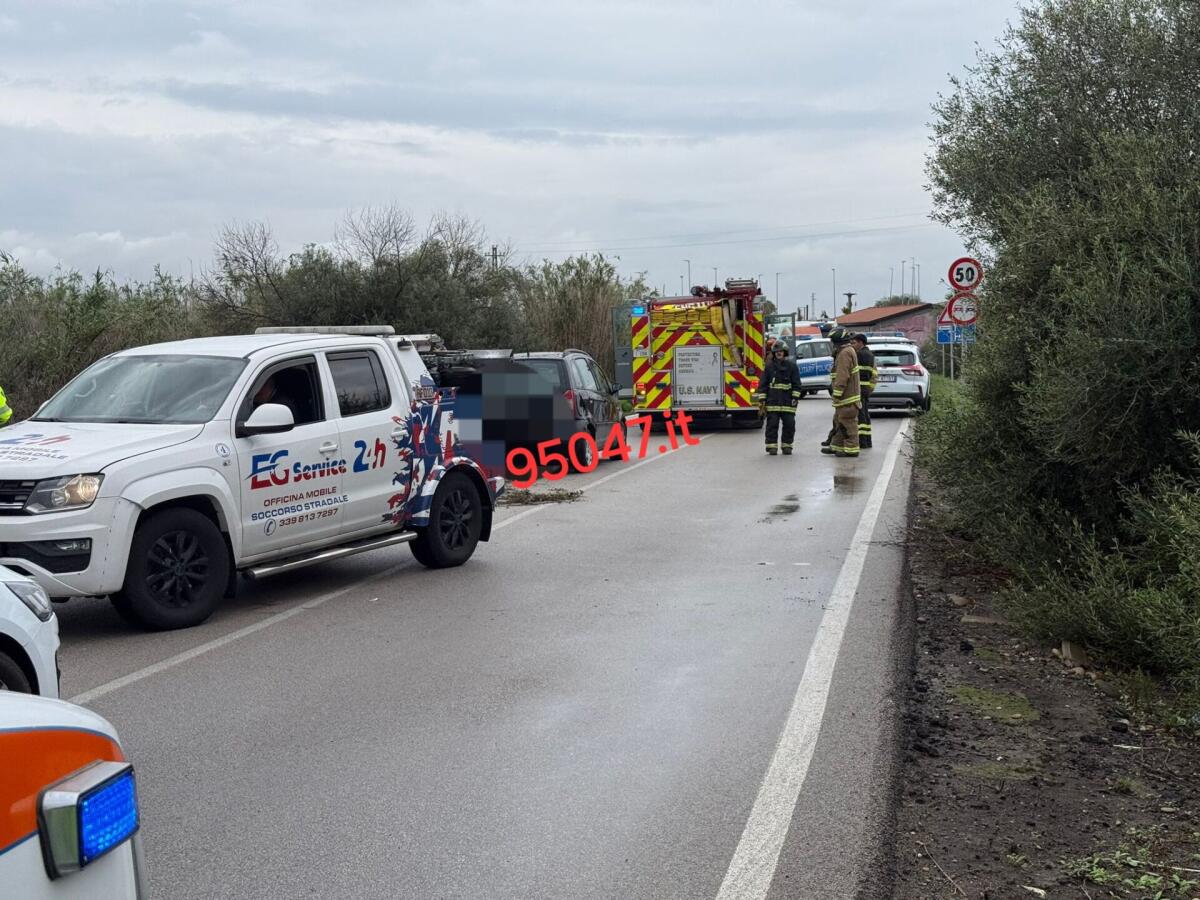 BELPASSO. INCIDENTE SULLA SS 192: AUTO SI RIBALTA, FERITA UNA DONNA, ILLESI NEONATO E MARITO - 