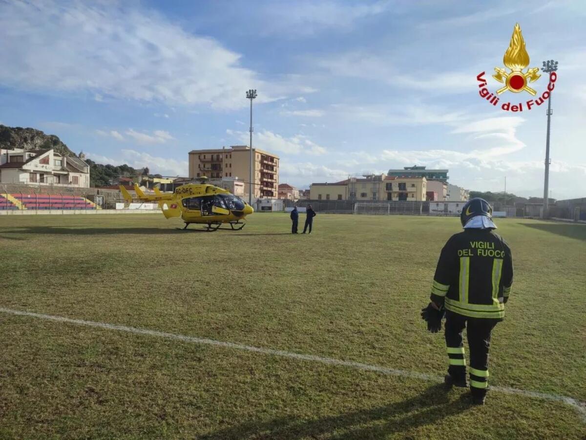 TRAGEDIA A MILAZZO: PRECIPITANO COL PARAPENDIO IN UN COSTONE, MORTO UN UOMO DI 57 ANNI, GRAVE LA FIGLIA - 