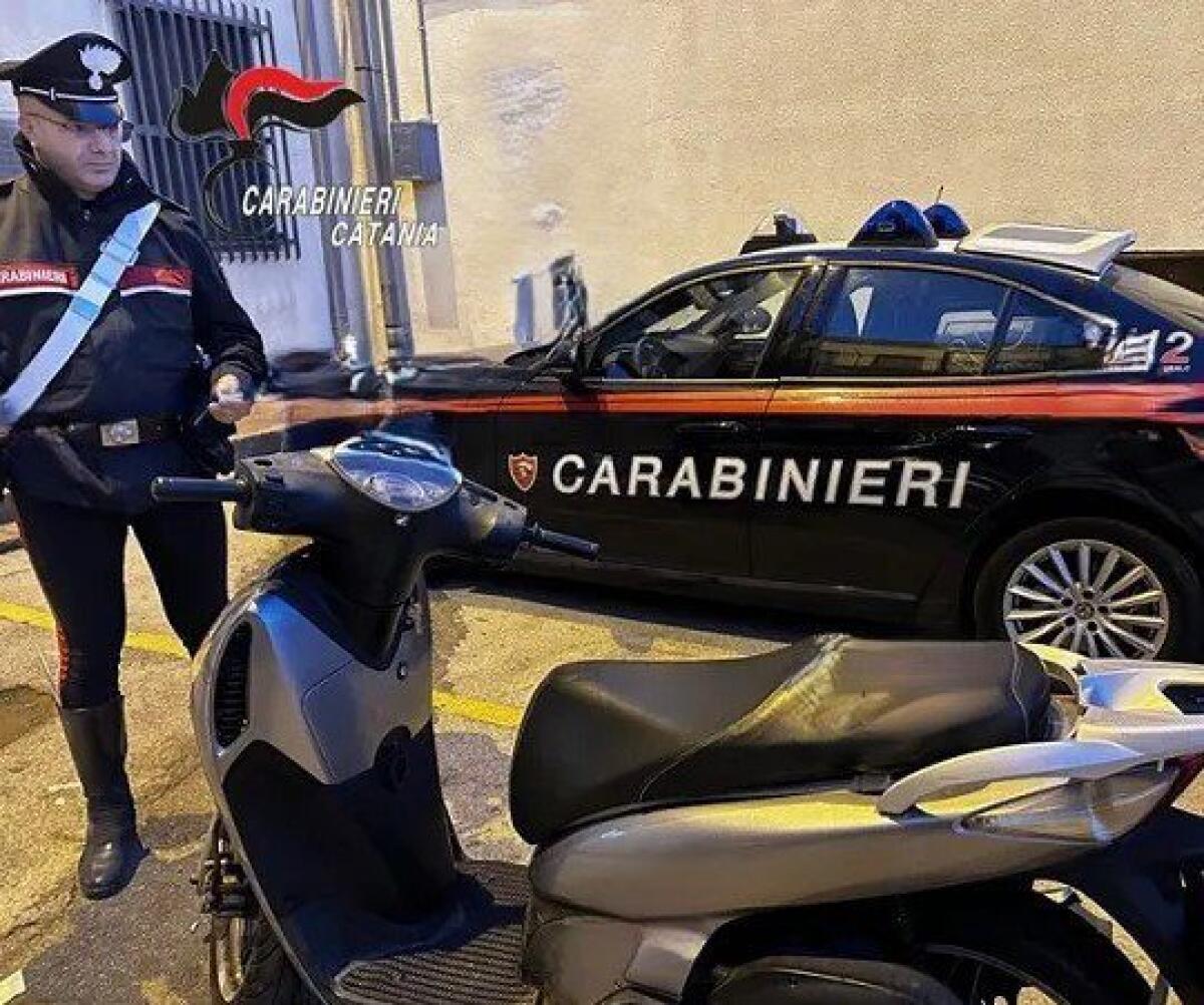 PATERNO'. 17ENNE ARRESTATO DOPO UN INSEGUIMENTO PER LA CITTÀ - 
