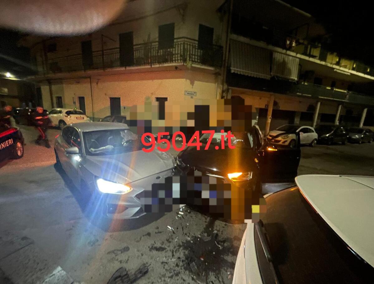 INCIDENTE A PATERNÒ IERI SERA: SCONTRO TRA DUE AUTO, TRE FERITI TRASPORTATI IN OSPEDALE - 