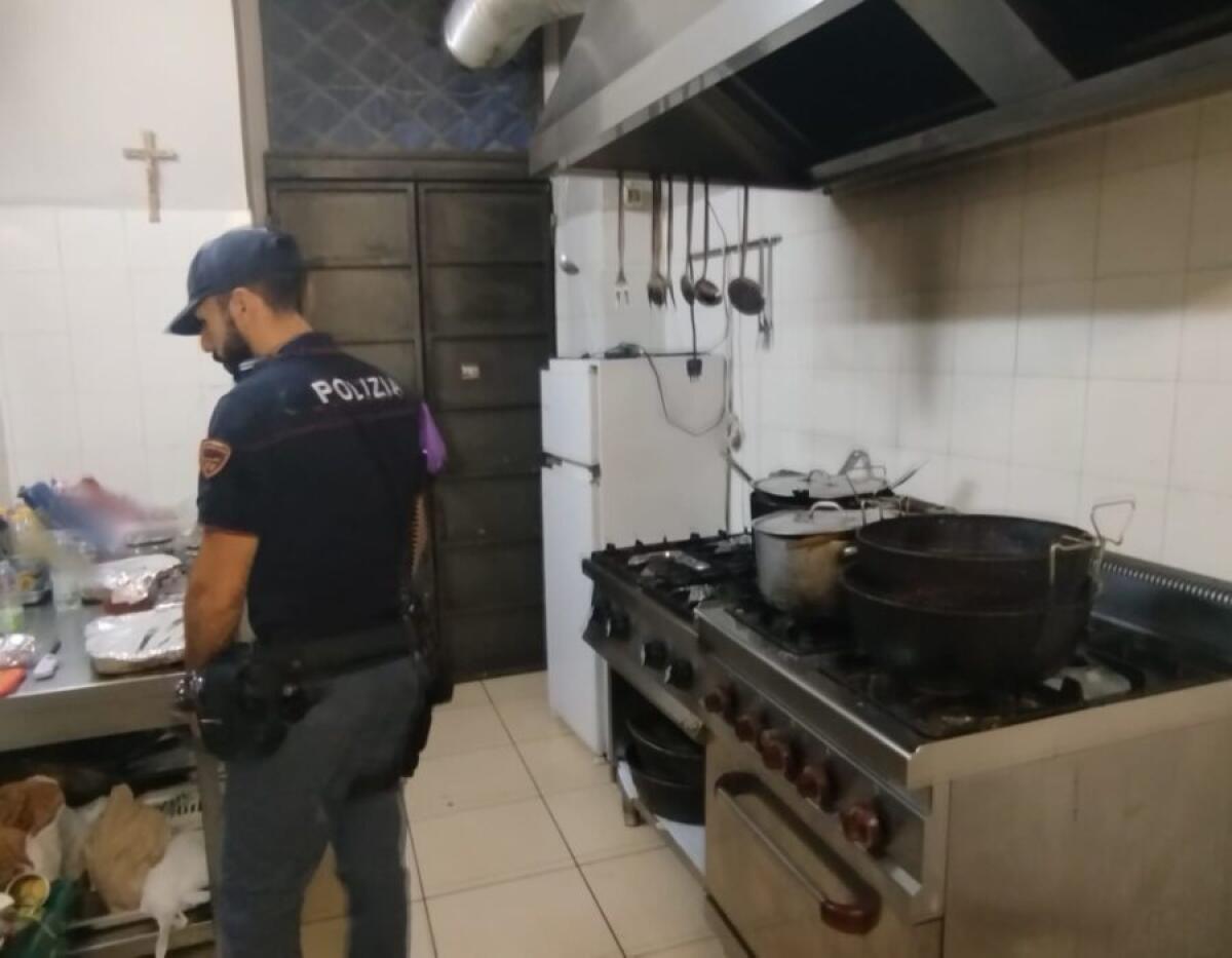CATANIA, CHIUSA UNA TRATTORIA ABUSIVA IN VIA PLEBISCITO E SOSPESA UNA PANINERIA IN VIALE AFRICA - 