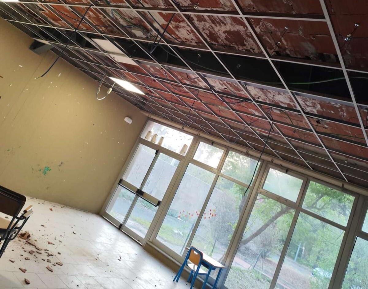 PATERNO', RICEVIAMO SEGNALAZIONE DI DEGRADO AL IV CIRCOLO DI VIALE KENNEDY - 