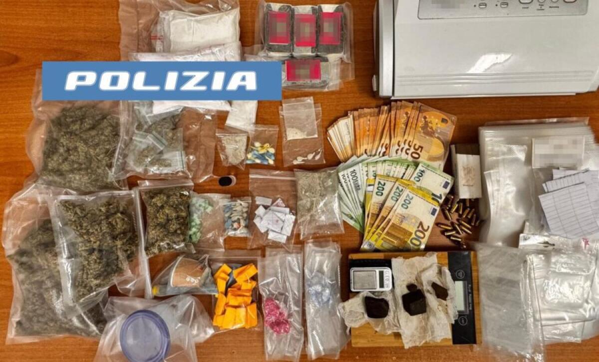 CATANIA, SCOPERTO UN MERCATO DELLA DROGA: ARRESTATO UN PUSHER, SEQUESTRATI 9MILA EURO E UN CHILO DI STUPEFACENTI - 
