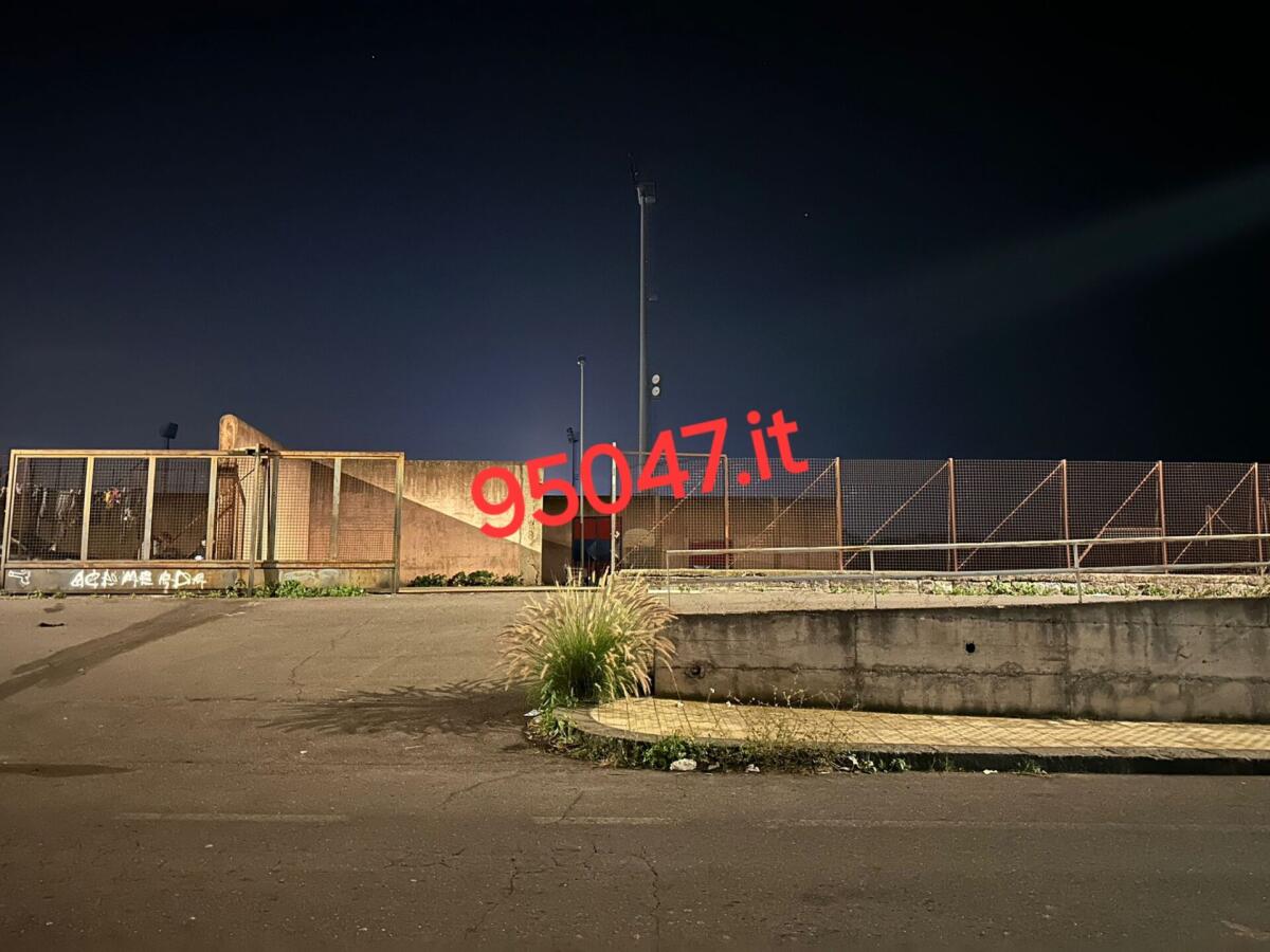 SEGNALAZIONE DALLO STADIO DI PATERNÒ: CANCELLO RIMASTO APERTO - 