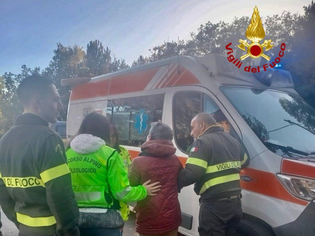 ESCURSIONISTA CON GAMBA FRATTURATA: SOCCORSA DAI VIGILI DEL FUOCO SULL’ETNA NORD - 