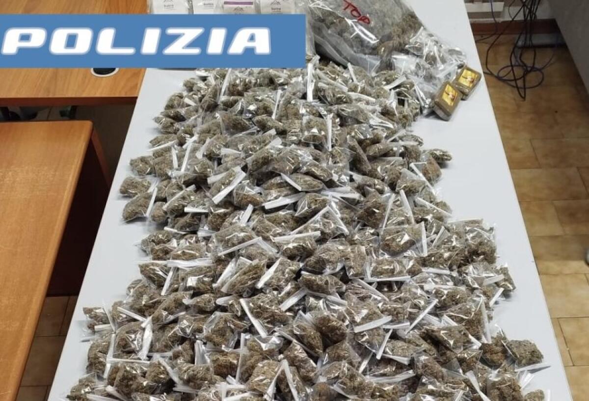 CATANIA. LA DROGA IN GARAGE. PICANELLO: SCOPERTI DALLA POLIZIA DI STATO 8 KG DI STUPEFACENTI. - 