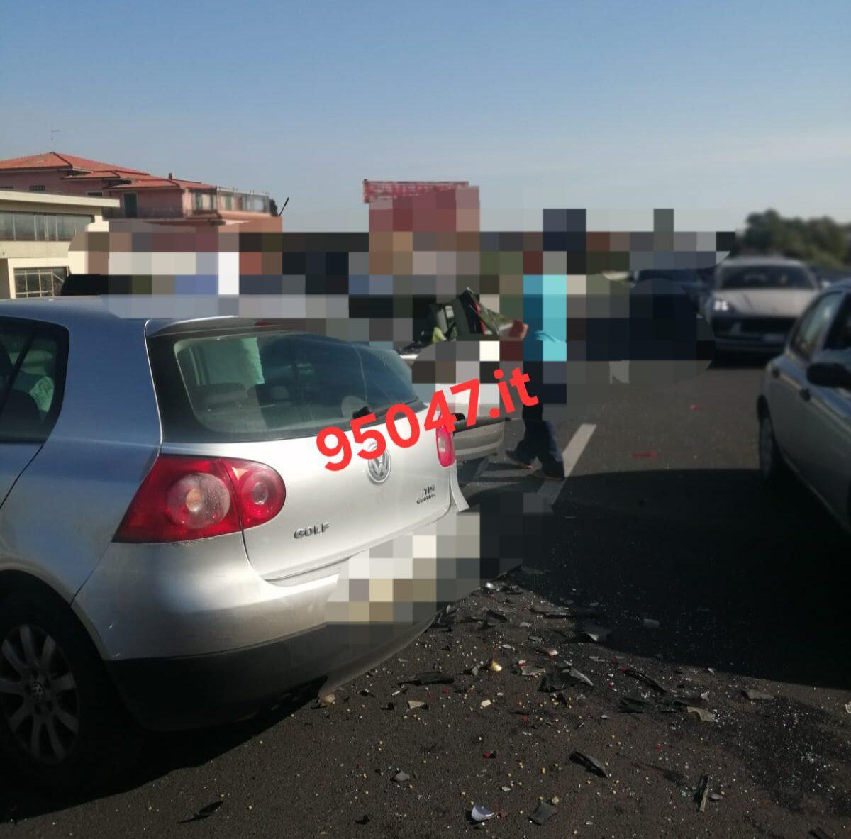 INCIDENTE SULLA SS 121: SCONTRO TRA DUE AUTO, UNA DONNA FERITA - 