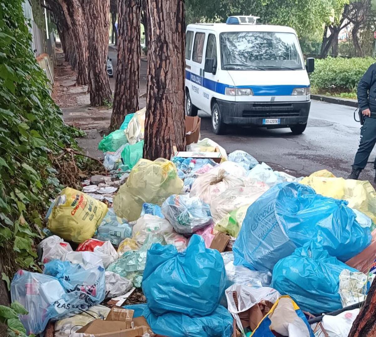 RISOLTO IL PROBLEMA DEL DEGRADO E DEI RIFIUTI SU VIALE KENNEDY: PRONTO INTERVENTO DEL COMUNE - 