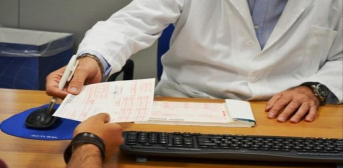 ADDIO ALLE RICETTE MEDICHE CARTACEE: SI PASSA A WHATSAPP O EMAIL - 