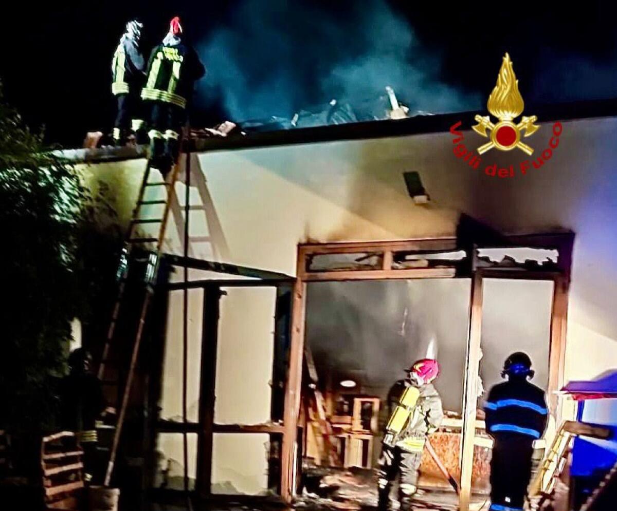 INCENDIO DISTRUGGE UNA FALEGNAMERIA A LINGUAGLOSSA, ERA APERTA DA POCO - 