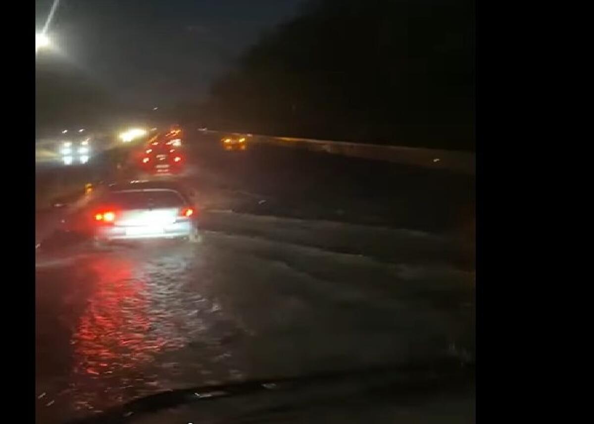 MALTEMPO SULLA COSTA ORIENTALE SICILIANA: AUTOSTRADA A18 ALLAGATA, FORTI DISAGI TRA GIARRE E FIUMEFREDDO - 