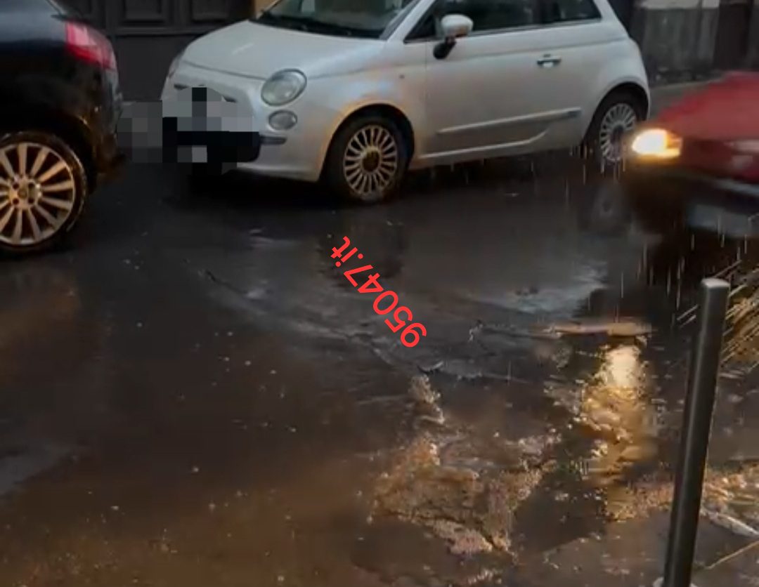 SEGNALAZIONI UTENTI: BUCA STRADALE IN VIA CIRCUMVALLAZIONE CAUSA DISAGI AI RESIDENTI