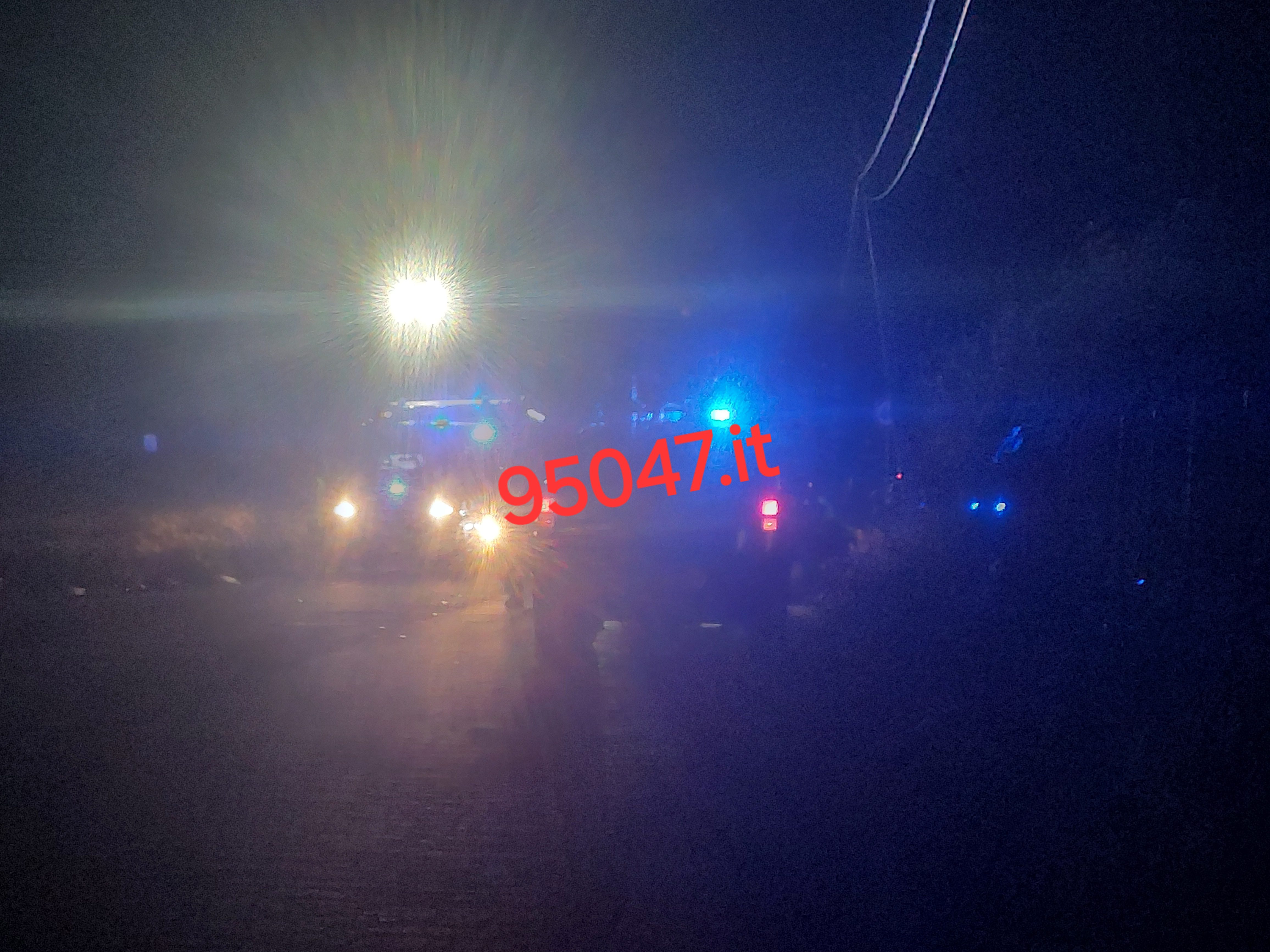 PERDE IL CONTROLLO E FINISCE CONTRO UN PALO SULLA SP 15 A BELPASSO, INTERVENTO DEL 118 E DEI VIGILI DEL FUOCO