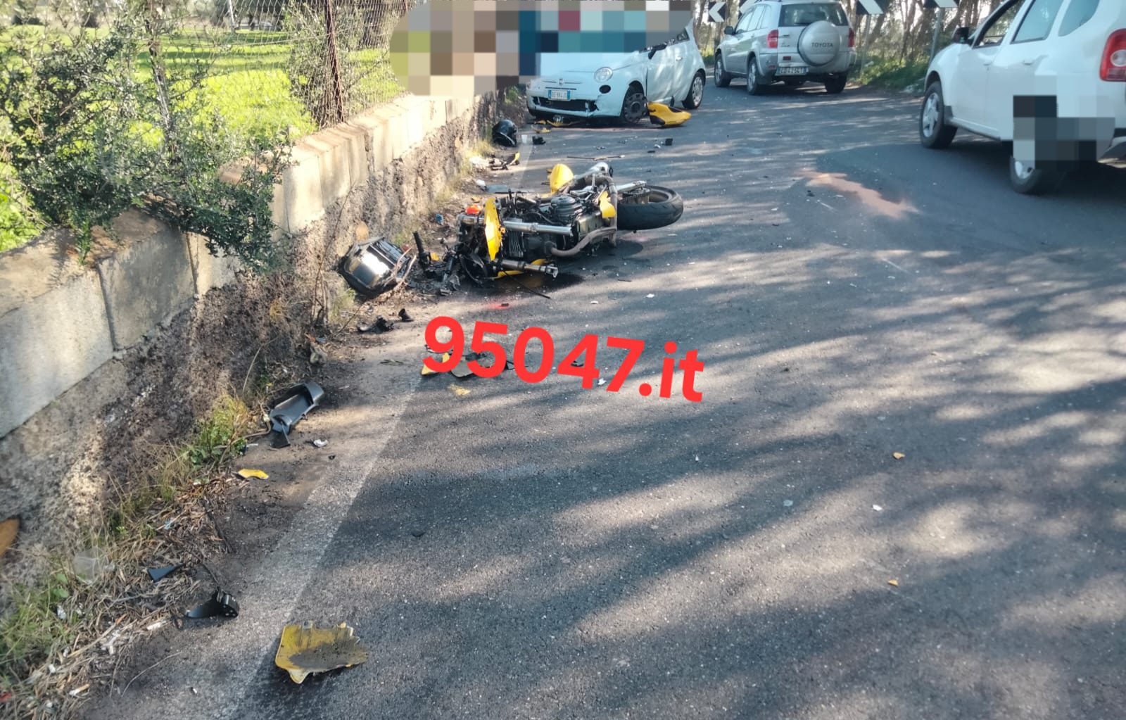 SCONTRO TRA MOTO E AUTO A MISTERBIANCO , FERITE DUE DONNE