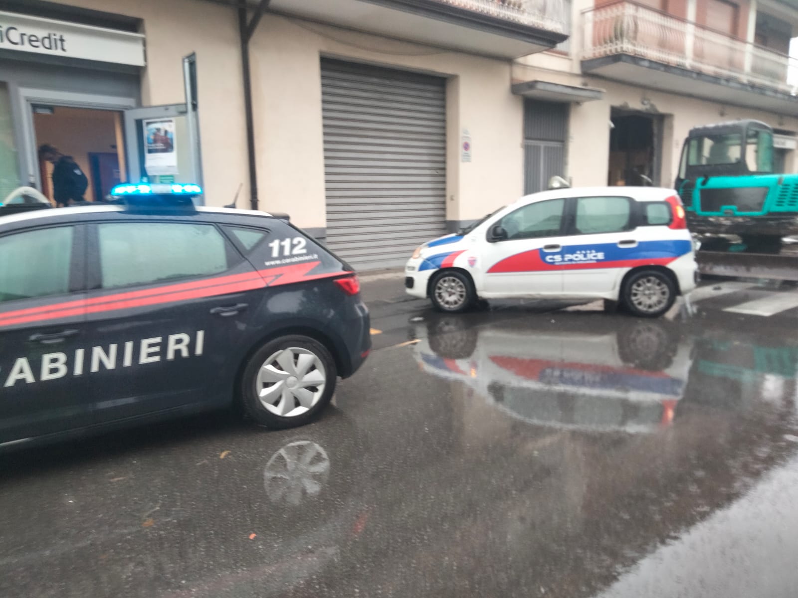 Trecastagni , con un escavatore rubano la cassaforte di una banca