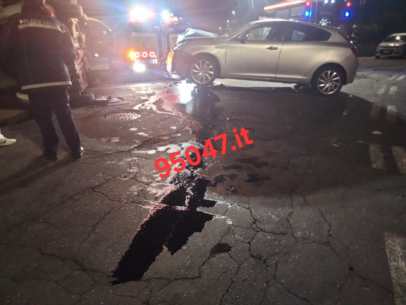 GRAVE INCIDENTE A PEDARA: TRE FERITI NELLO SCONTRO TRA DUE AUTO, UNA SI RIBALTA