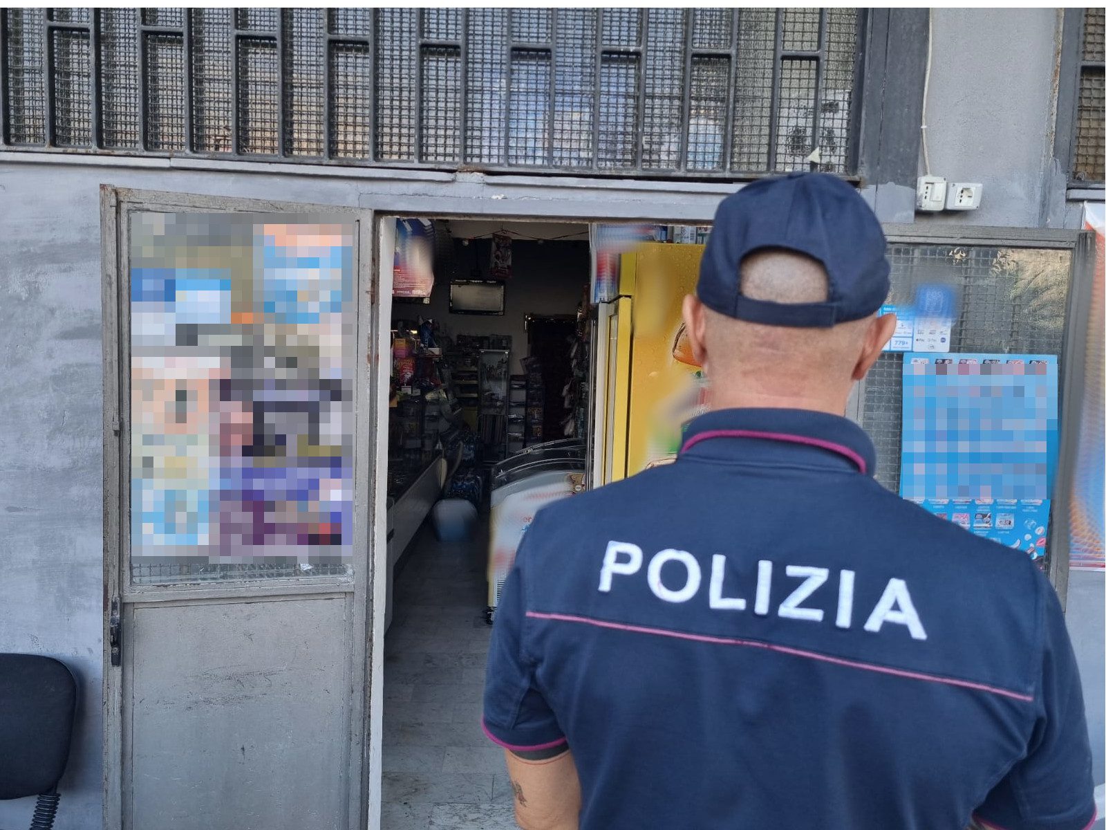 SCOPERTO DALLA POLIZIA DI STATO UN MARKET ABUSIVO A CATANIA,  SANZIONI PER 11 MILA EURO. DENUNCIATO IL TITOLARE PER FURTO DI ENERGIA ELETTRICA