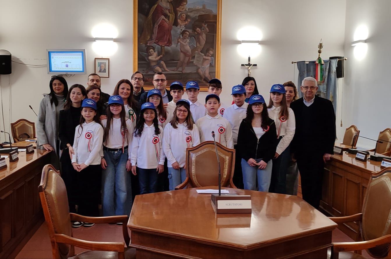 PRIMO INSEDIAMENTO DEL CONSIGLIO COMUNALE DEI RAGAZZI A PATERNÒ: IL PRESIDENTE TRIPOLI "È STATO UN MOMENTO EMOZIONANTE"