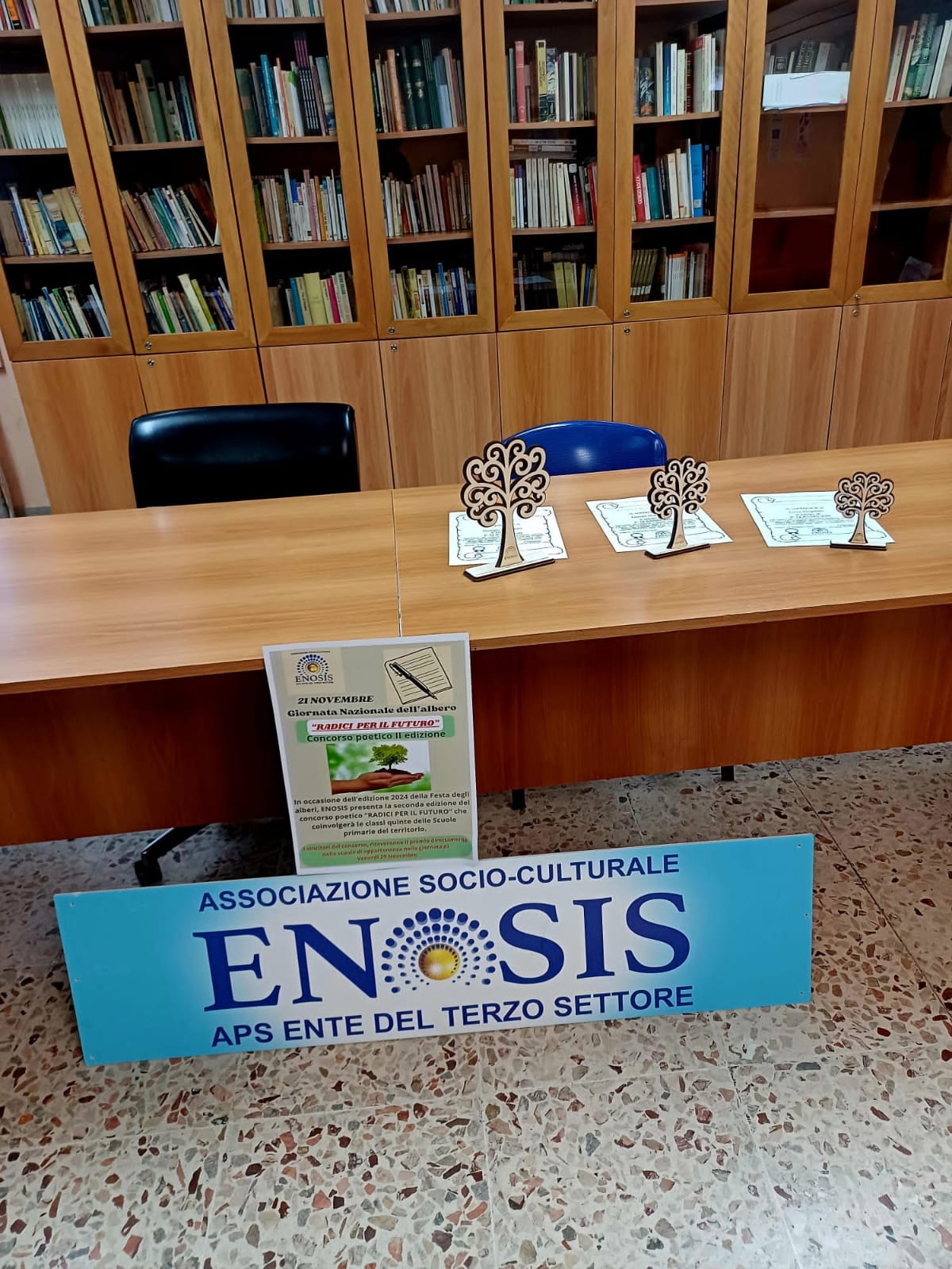 L'ASSOCIAZIONE ENOSIS PREMIA GLI ALUNNI DEL CONCORSO POETICO "RADICI PER IL FUTURO"