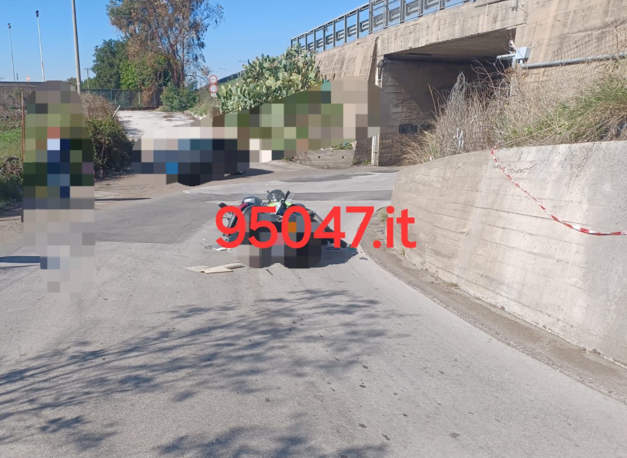 VIOLENTO SCONTRO FRONTALE TRA DUE MOTO A PIANO TAVOLA: UN FERITO