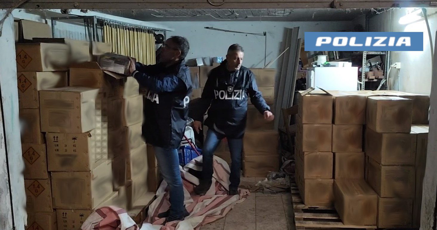 SCOPERTO DEPOSITO CON 2500 CHILI DI FUOCHI D’ARTIFICIO NEL GARAGE DI UN PALAZZO DI CATANIA: DUE DENUNCIATI