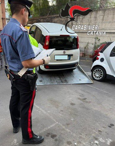 CATANIA, QUATTRO AUTO RUBATE RITROVATE IN UN CORTILE CONDOMINIALE