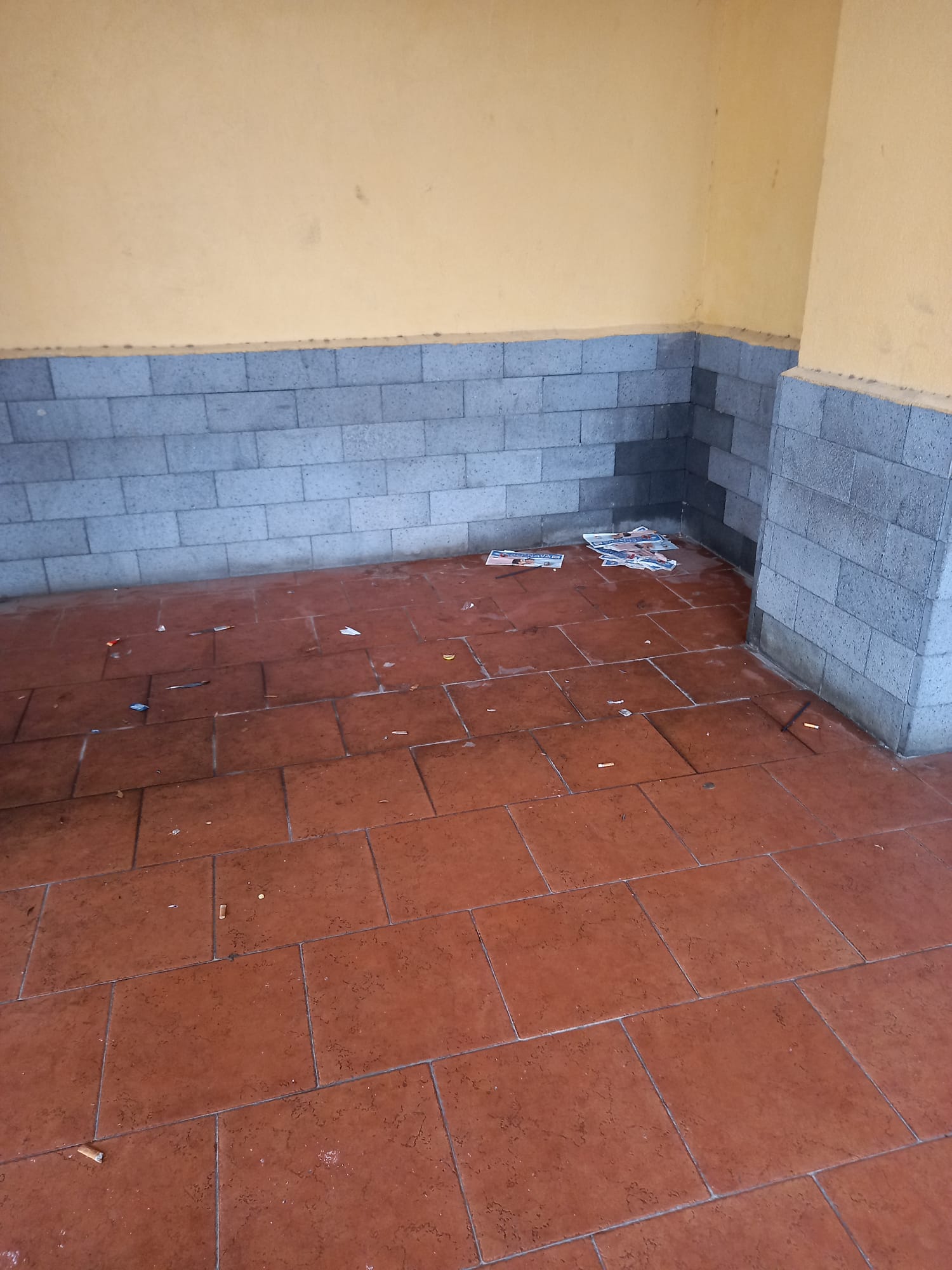 PARCO EUROPA, A PATERNÒ L’ENNESIMA NOTTE DI SCHIAMAZZI E VANDALISMI: CITTADINI ESASPERATI CHIEDONO AIUTO