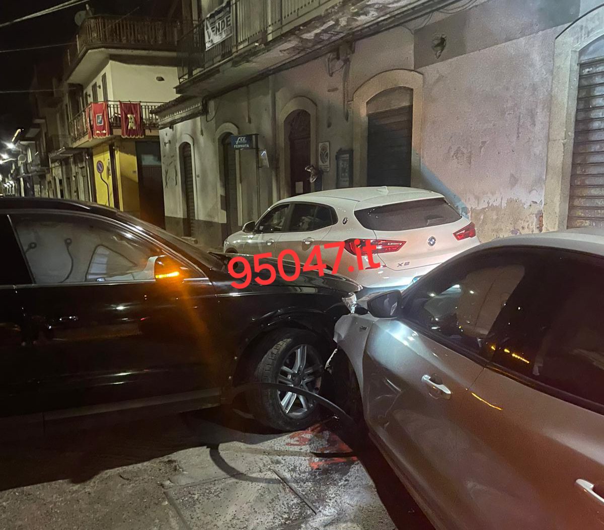 INCIDENTE A PATERNÒ IERI SERA: SCONTRO TRA DUE AUTO, TRE FERITI TRASPORTATI IN OSPEDALE