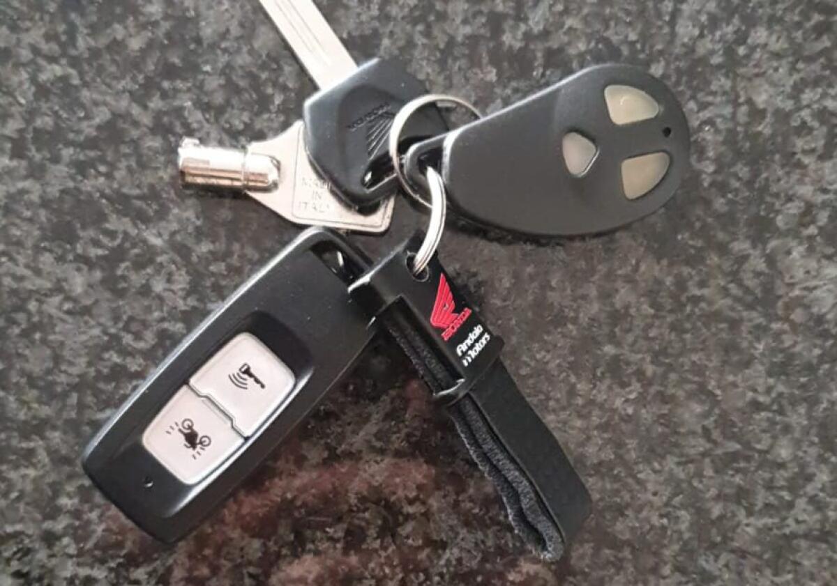 RITROVAMENTO DI UN MAZZO DI CHIAVI PER SCOOTER A PATERNÒ - 