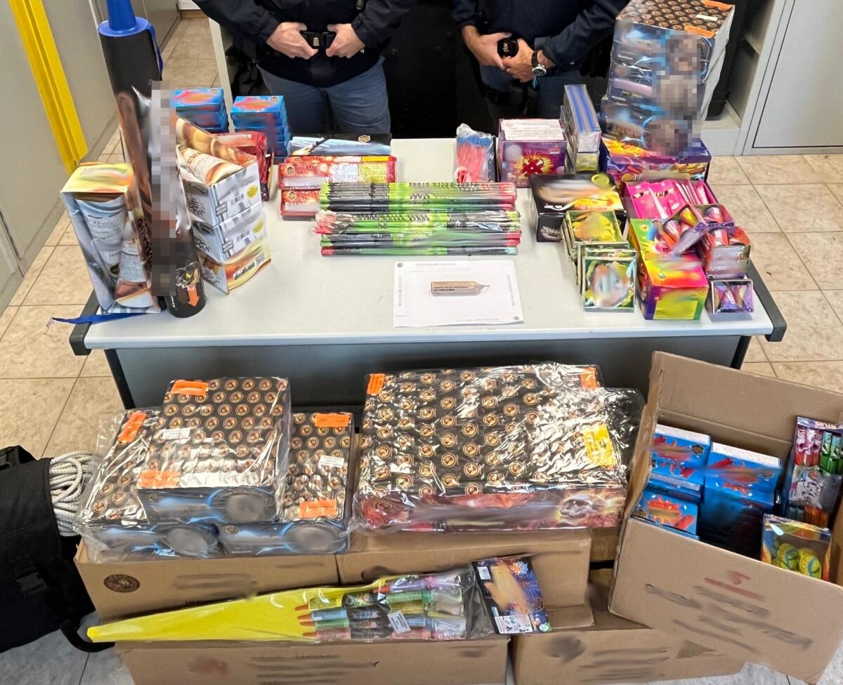 PUBBLICIZZA LA VENDITA ILLEGALE DI FUOCHI D’ARTIFICIO, PLURIPREGIUDICATO 42ENNE DI MASCALUCIA DENUNCIATO DALLA POLIZIA DI STATO - 