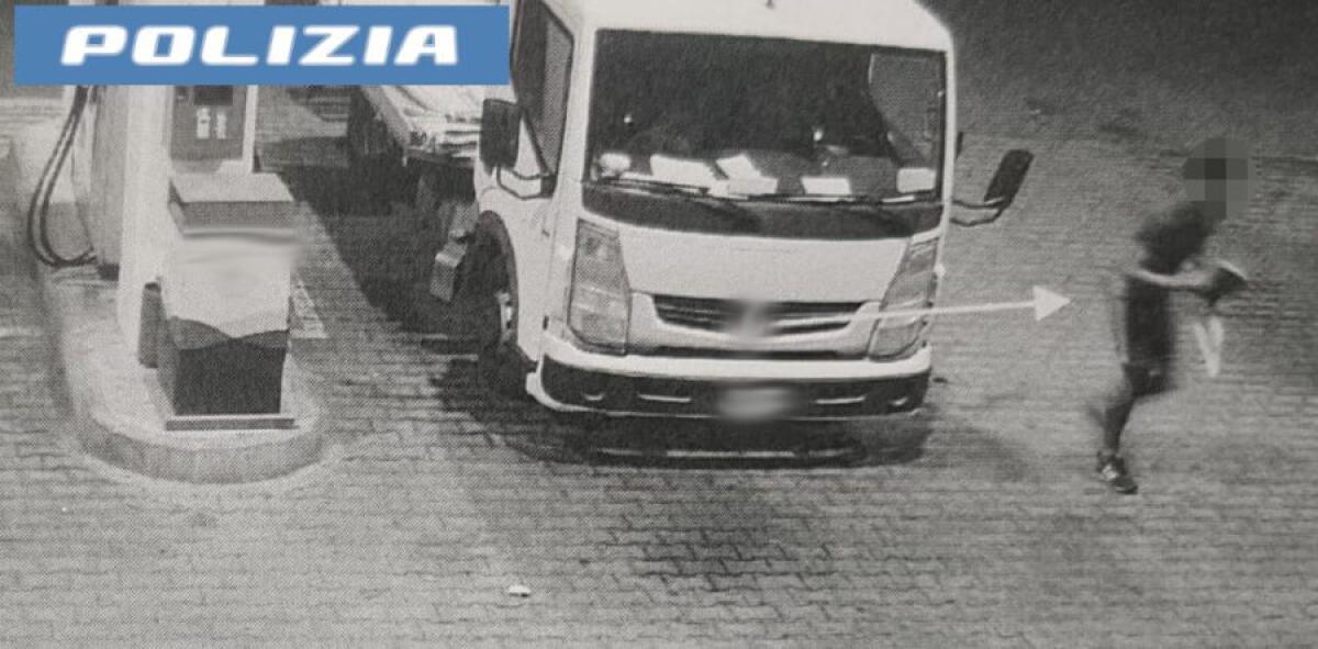 CATANIA. LADRO IN AZIONE: BORSELLO RUBATO E COPPIA RAPINATA NELLO STESSO GIORNO, ARRESTATO 20ENNE - 