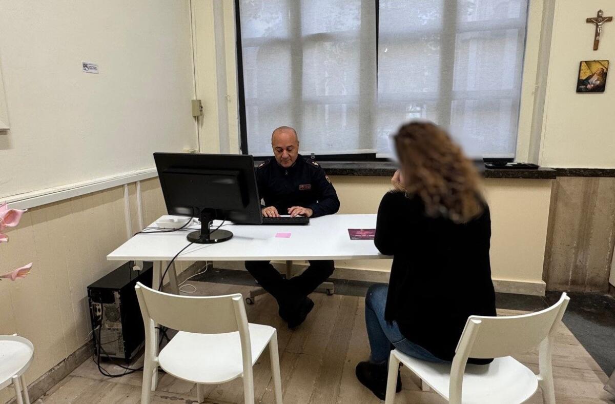 CATANIA. AGGREDISCE LA NONNA E MINACCIA DI MORTE LA MADRE, 21ENNE VIOLENTO ARRESTATO DALLA POLIZIA DI STATO DOPO AVER CHIESTO RIPETUTAMENTE SOLDI - 