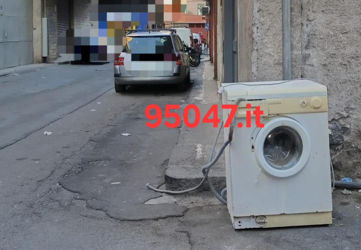 LAVATRICE ABBANDONATA A PATERNO' : LA SEGNALAZIONE NELLA NOSTRA RUBRICA - 