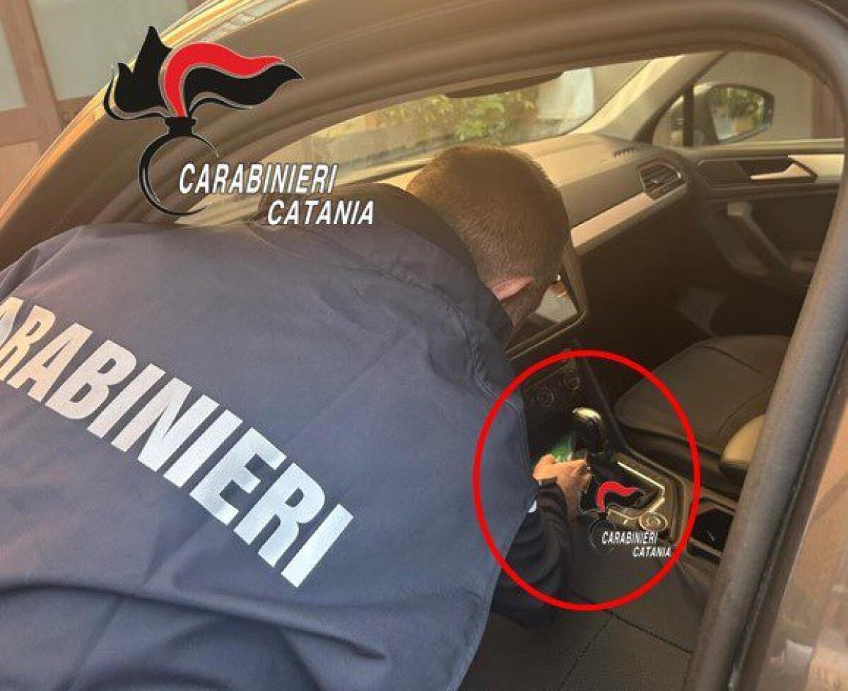 21ENNE DI MISTERBIANCO ARRESTATO DAI CARABINIERI CON 25 GRAMMI DI COCAINA - 