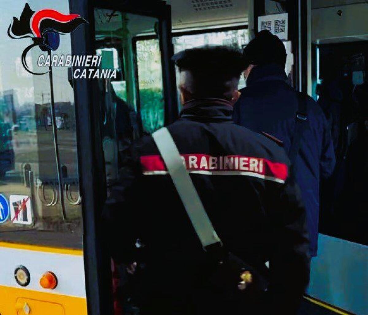 CATANIA, INFASTIDISCE I PASSEGGERI SULL’AUTOBUS E VIENE ARRESTATO PER DROGA - 