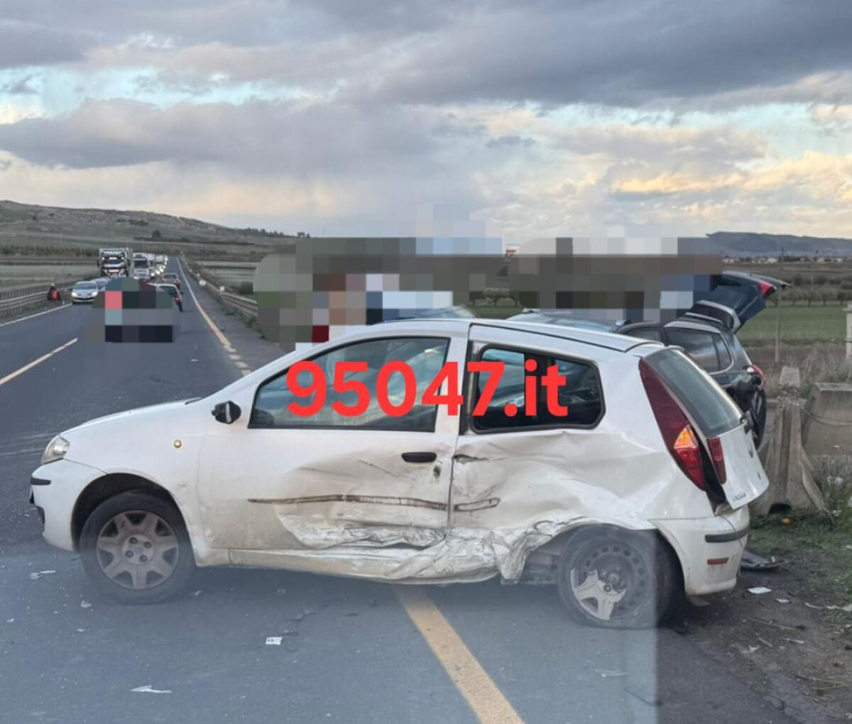 CALTAGIRONE. INCIDENTE SULLA SS 417: SCONTRO TRA DUE AUTO UN FERITO - 
