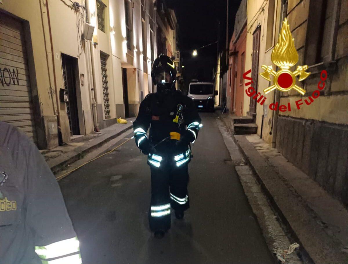 INTERVENTO DEI VIGILI DEL FUOCO A CATANIA: EVITATA TRAGEDIA PER FUGA DI GAS - 