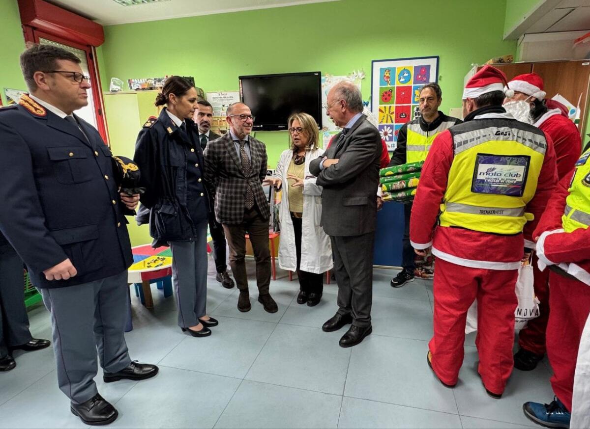 UN NATALE SPECIALE: LA POLIZIA DI STATO PORTA DONI AI BAMBINI DEL CANNIZZARO - 