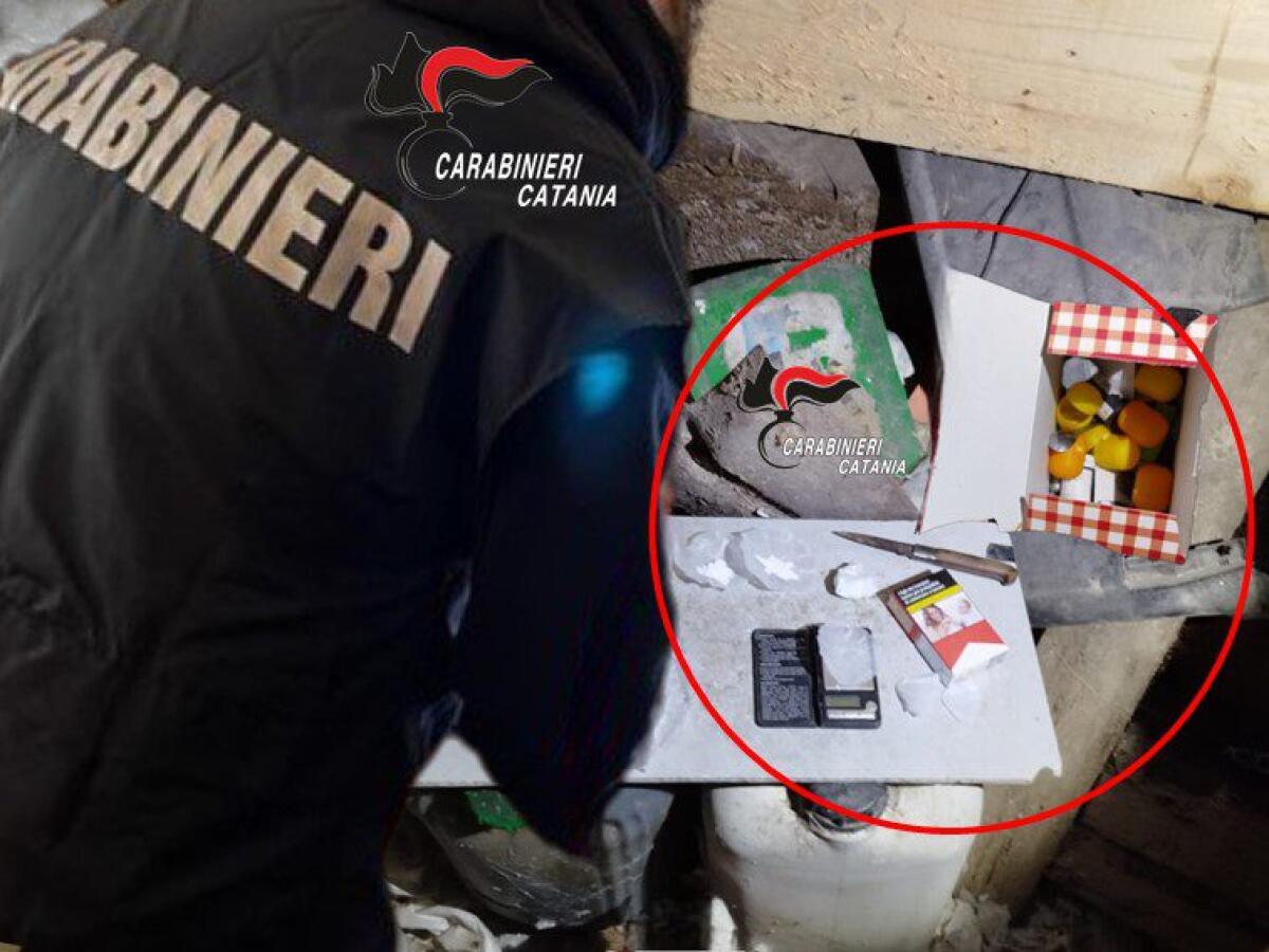 MANIACE. CONFEZIONAVA COCAINA NEL GARAGE. COLTO IN FLAGRANZA DAI CARABINIERI DI RANDAZZO. - 
