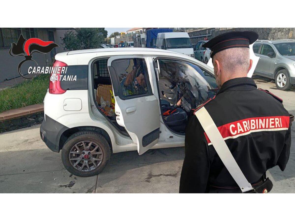 AUTO RUBATA A REGGIO CALABRIA RITROVATA A BELPASSO: ARRESTATI UN 27ENNE DI BELPASSO E UN 17ENNE  DI MOTTA SANT'ANASTASIA - 