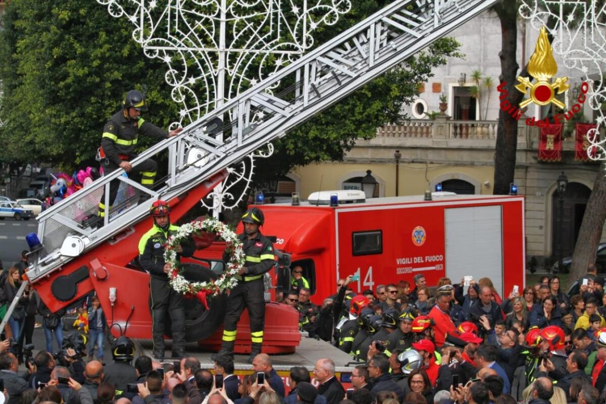 S. BARBARA 2024. PROGRAMMA DI OGGI, USCITA DEI CEREI, OMAGGIO DEI VIGILI DEL FUOCO, SOLENNE PROCESSIONE E SVELATA DEL SIMULACRO DI SANTA BARBARA - 