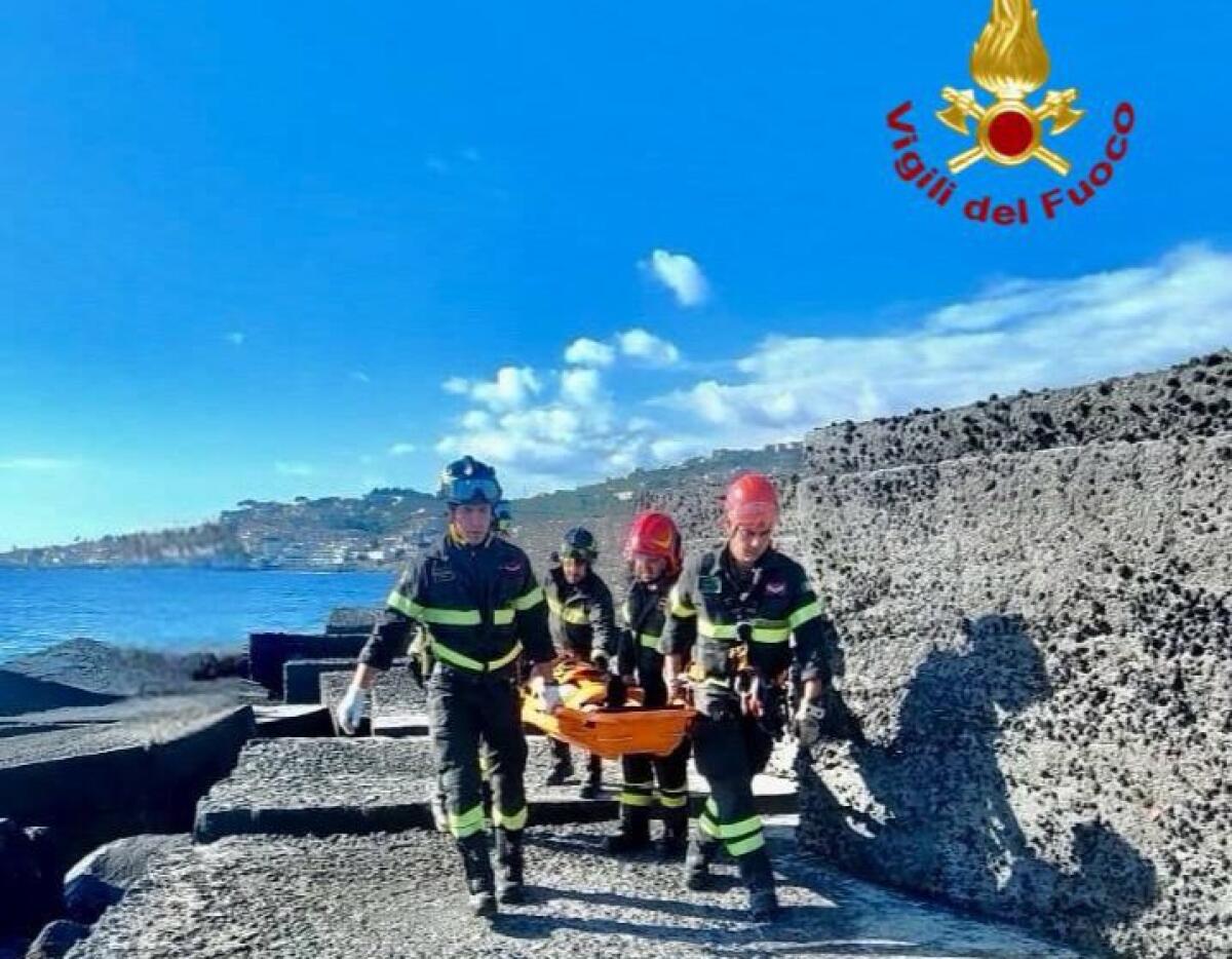 CAPOMULINI. UOMO DI 68 ANNI CADUTO TRA I BLOCCHI DI CEMENTO, SOCCORSO DAI VIGILI DEL FUOCO - 