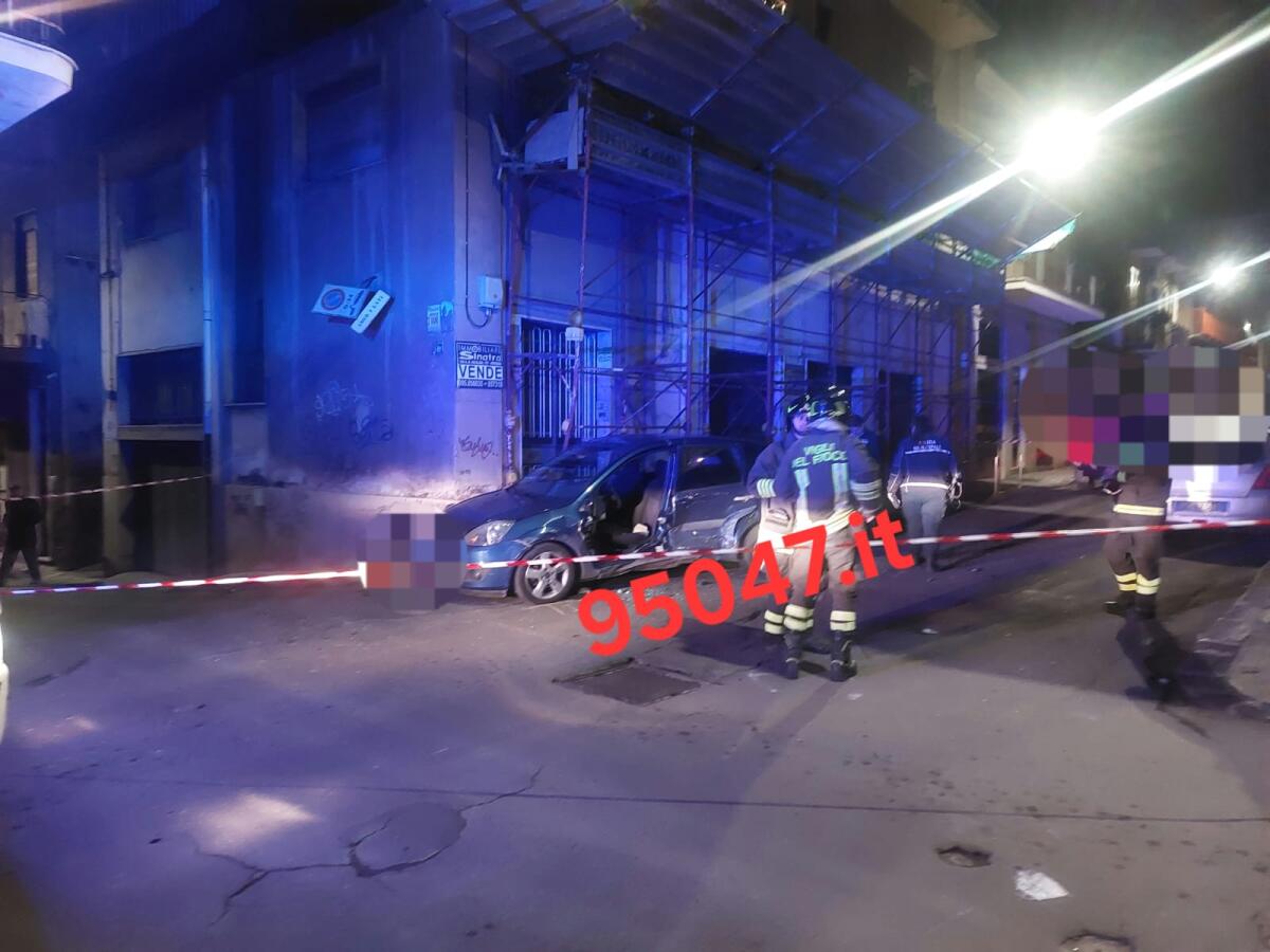 VIOLENTO SCONTRO IERI  A PATERNÒ IN VIA CIRCUMVALLAZIONE: FERITO LIEVE, INDAGINI IN CORSO PER IDENTIFICARE L'AUTO FUGGITA - 