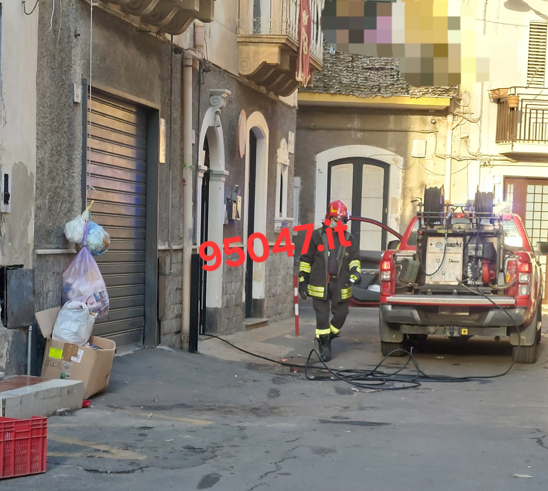 PAURA A PATERNÒ QUESTA MATTINA : INCENDIO IN UN APPARTAMENTO, NESSUN FERITO