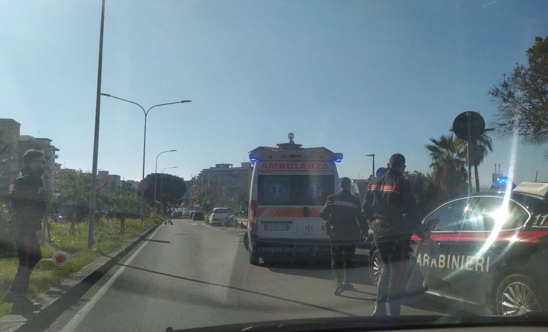 PATERNÒ, INCIDENTE SU CORSO DEL POPOLO: DUE FERITI DOPO UNA CADUTA DALLO SCOOTER