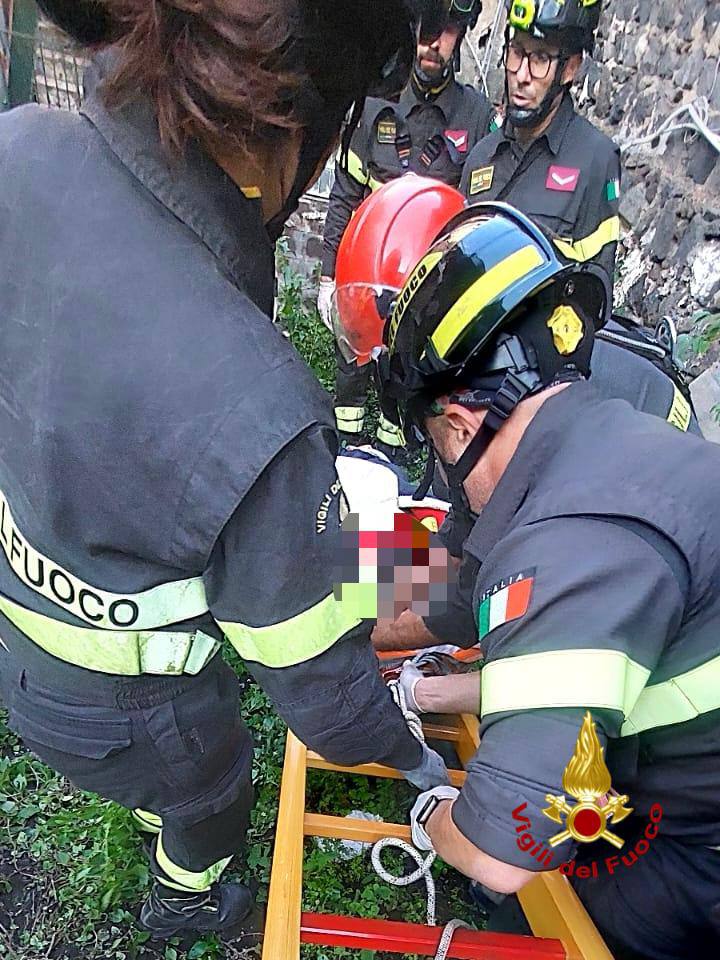 CATANIA: VIGILI DEL FUOCO SOCCORRONO DONNA OBESA DI 65 ANNI PER TRASPORTO OSPEDALIERO