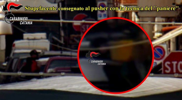 DROGA: 14 ARRESTI A CATANIA, SPACCIAVANO ANCHE CON I LORO BIMBI. I NOMI